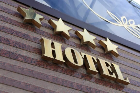 Gwiazdki hotelowe – co oznaczają? Oto warunki, które musi spełnić hotel
