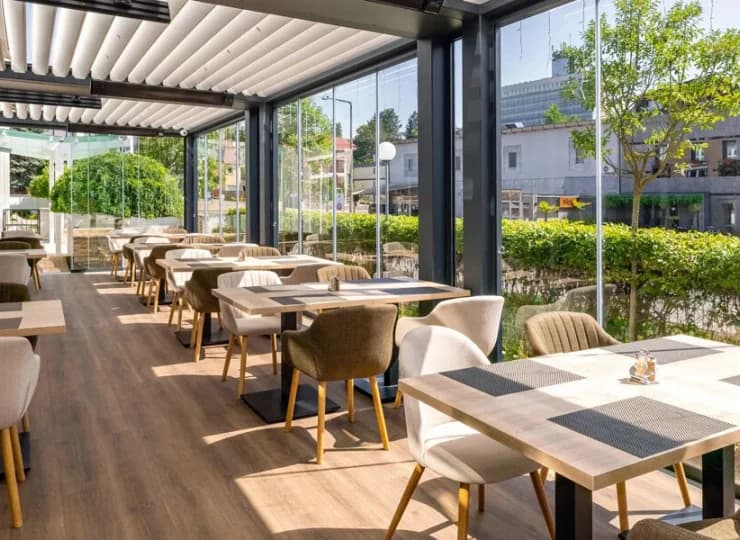 Hotelowa oranżeria jest przyjemnym miejscem