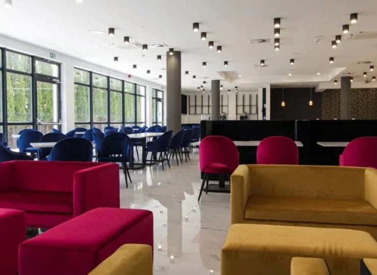 Codzienne śniadania są podawane w restauracji bufetowej