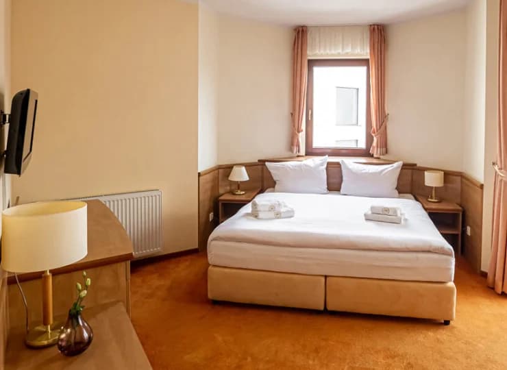Pokoje standard są przestronne, mają 18 m2 powierzchni