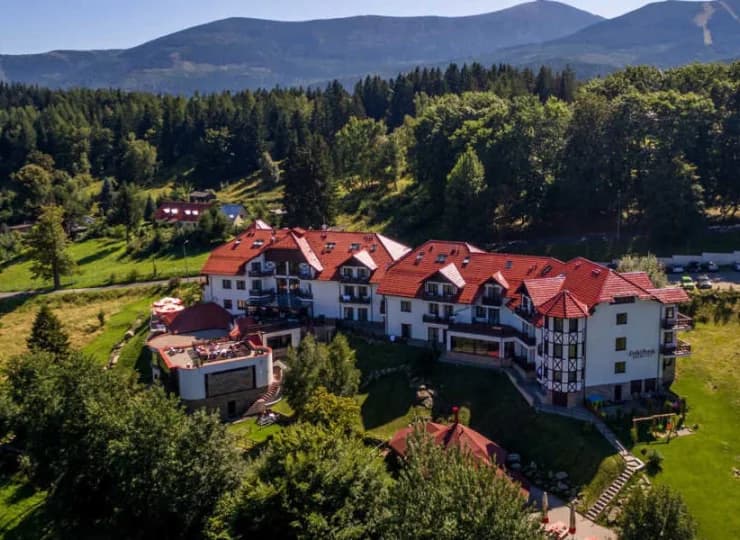 Dziki Potok to klimatyczny hotel położony w sercu malowniczych Karkonoszy
