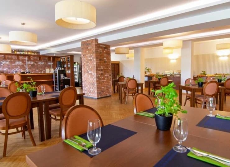 W ofercie jest codzienne śniadanie i obiadokolacja
