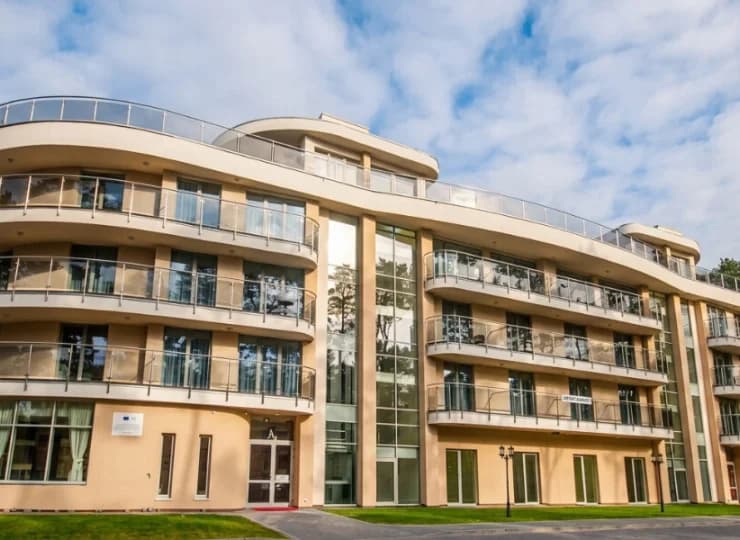 Grand Kapitan to hotel, którego bryła przypomina statek