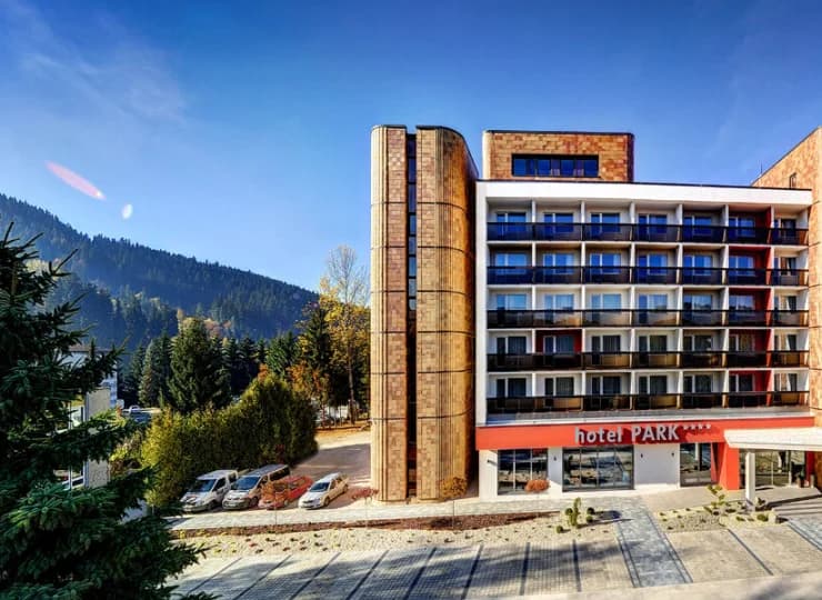 Otoczony górami hotel to świetna opcja dla miłośników aktywnego wypoczynku