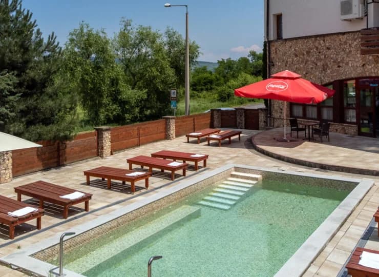 Hotel Hunor jest położony tuż obok parku rozrywki Zemplen