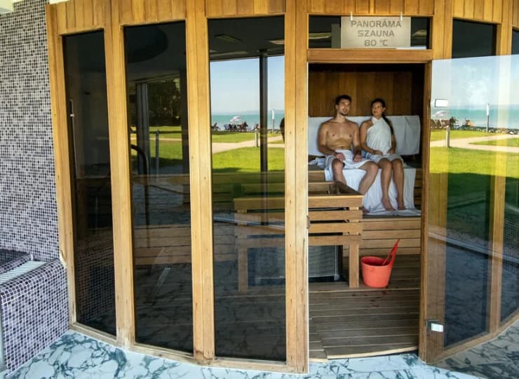 Wyróżnikiem Hotelu Azúr Premium jest przestronny park saun