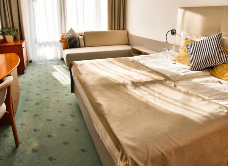 Dla Gości przygotowano komfortowe i eleganckie pokoje