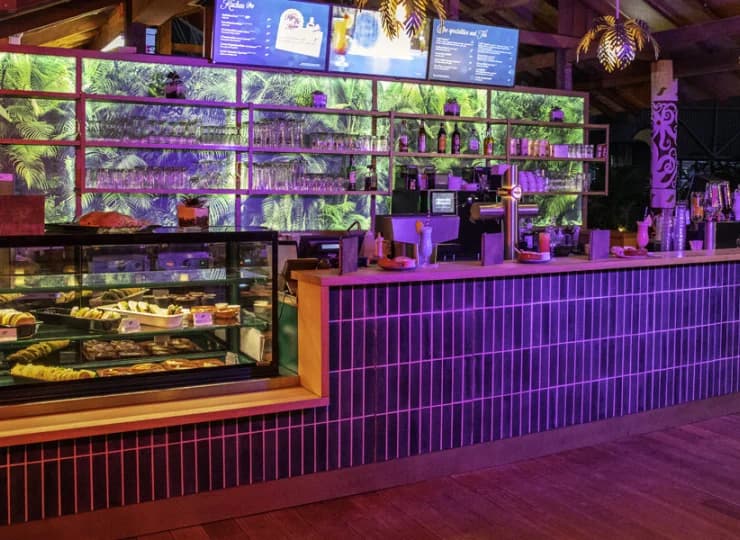 Punkty gastronomiczne oferują napoje i szybkie przekąski