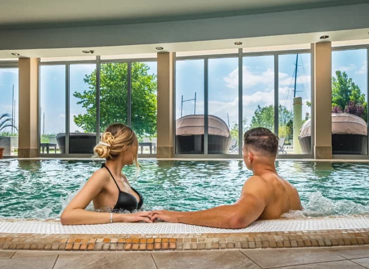 Hotel Golden Lake Resort**** posiada strefę basenów wewnętrznych i zewnętrznych