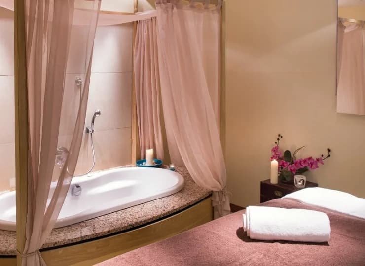 Hotelowe SPA oferuje szeroki wachlarz ceremonii pielęgnacyjnych