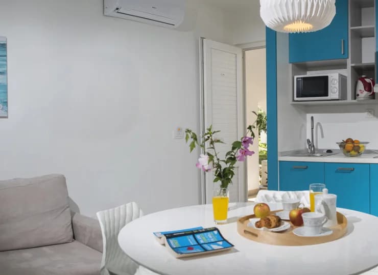 Kompleks oferuje wygodne apartamenty z małymi aneksami kuchennymi