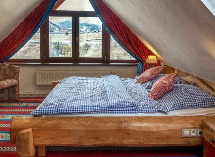 Na antresoli apartamentu są dwie dwuosobowe sypialnie