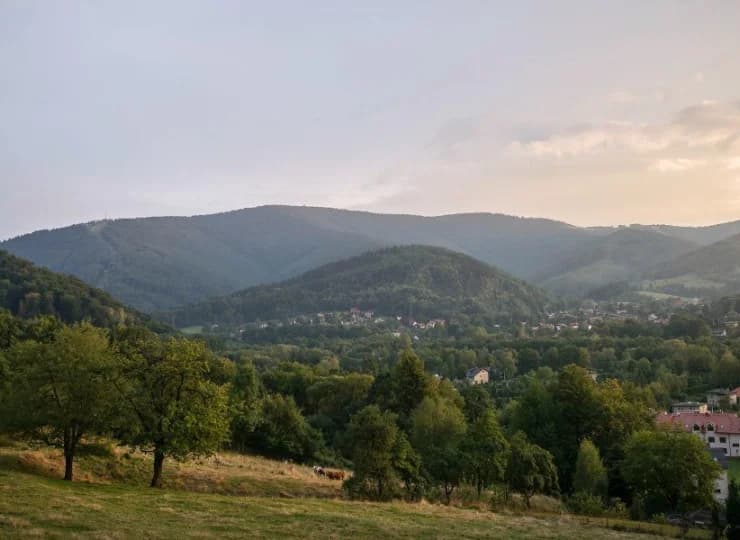 Latem widoki na Beskid Śląski są co najmniej równie piękne jak zimą