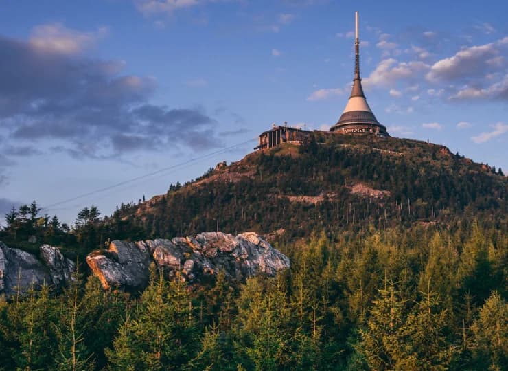 Liberec leży u stóp góry Ještěd