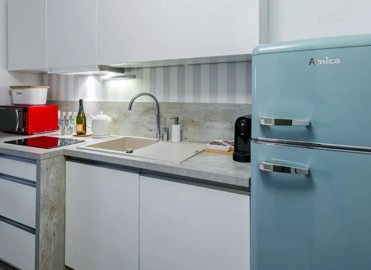 W każdym apartamencie jest wyposażony aneks kuchenny