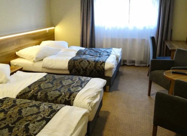 Wnętrza są wyposażone w TV, WiFi, lodówkę, telefon i suszarkę do włosów