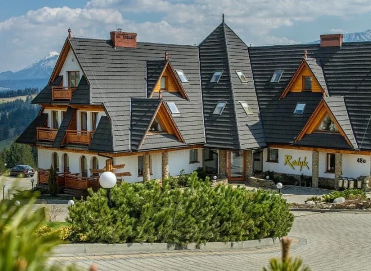 Redyk to komfortowy ośrodek wybudowany w stylu zakopiańskim