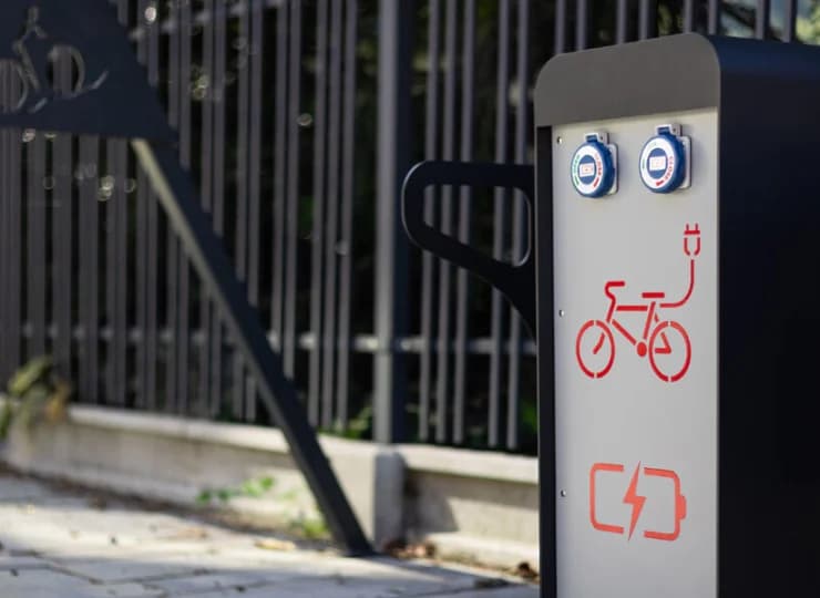 Przygotowano stację ładowania rowerów elektrycznych