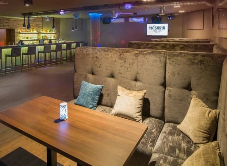 Klub nocny z barem zaprasza na drinka i zabawę