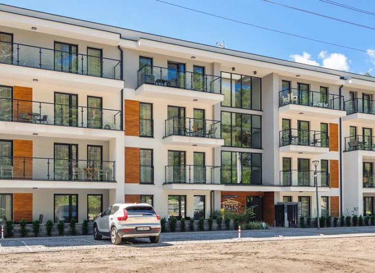 Większość apartamentów posiada przypisane miejsce parkingowe