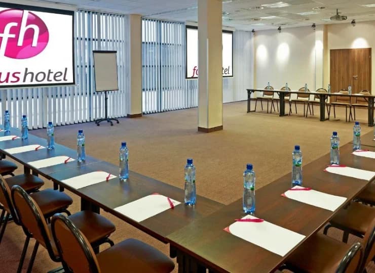 Hotel dysponuje salami konferencyjnymi