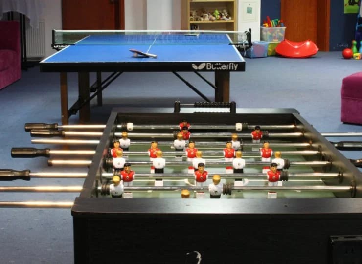 Dostępne są także piłkarzyki oraz pingpong