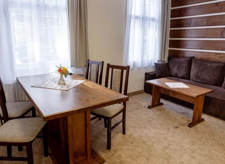 W apartamentach dodatkowo jest także kanapa
