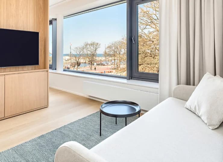 Salon apartamentu z widokiem na morze na 2. piętrze