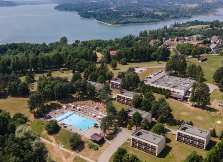 Hotel Dobczyce jest malowniczo położony nad zalewem z panoramicznymi widokami