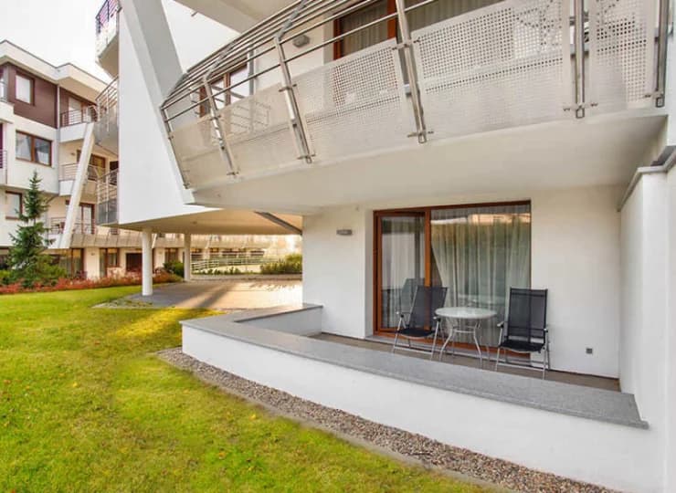 Część z nich posiada taras, bądź balkon