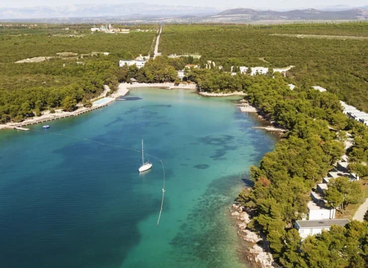 Crvena Luka Resort**** zajmuje całą zatokę - to wyjątkowe miejsce