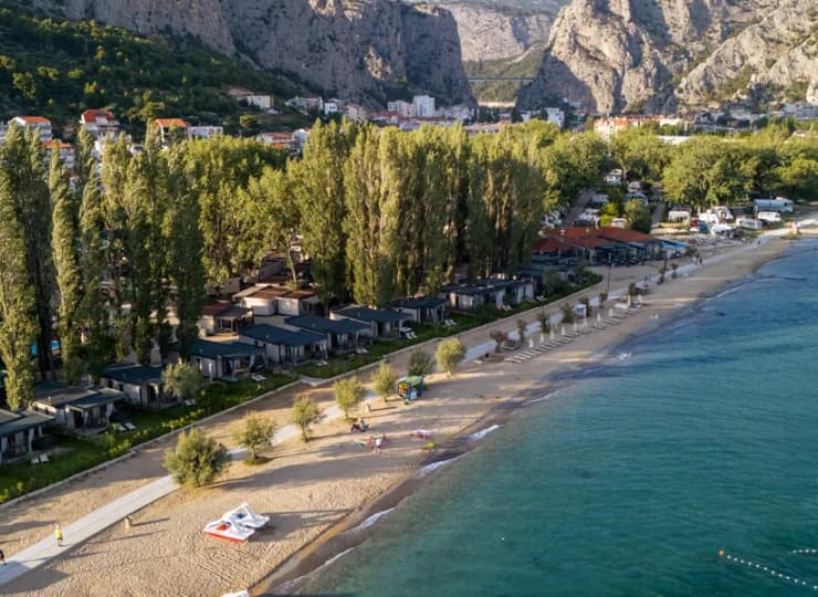 Plaża jest tutaj bezpieczna i piaszczysta