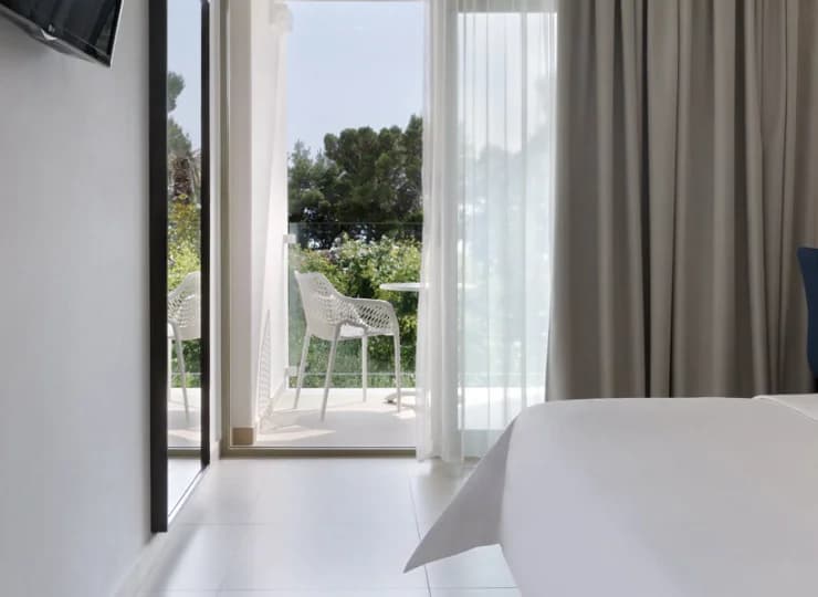 Pokój typu standard posiada balkon
