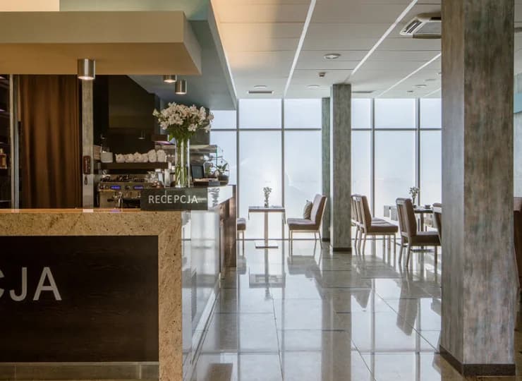 Lobby Bar zaprasza na drinki alkoholowe, napoje oraz desery