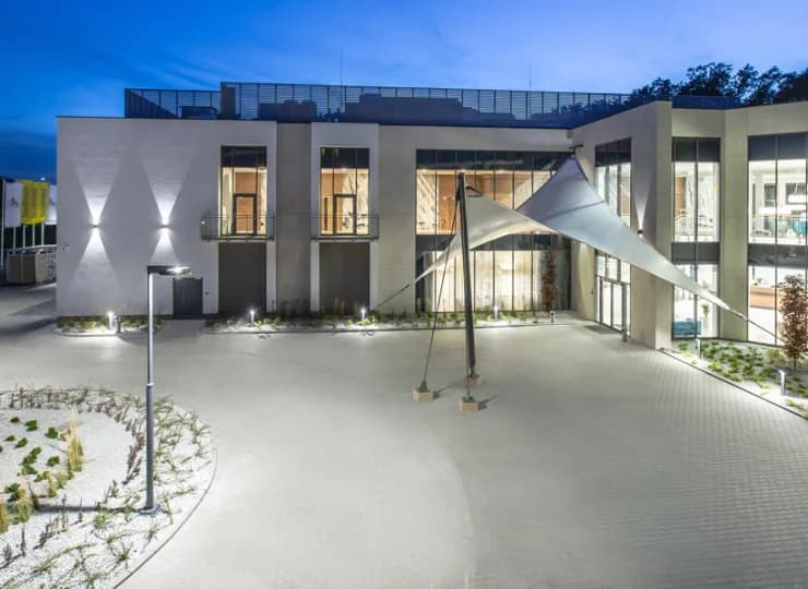 Okolica hotelu jest schludna i zielona