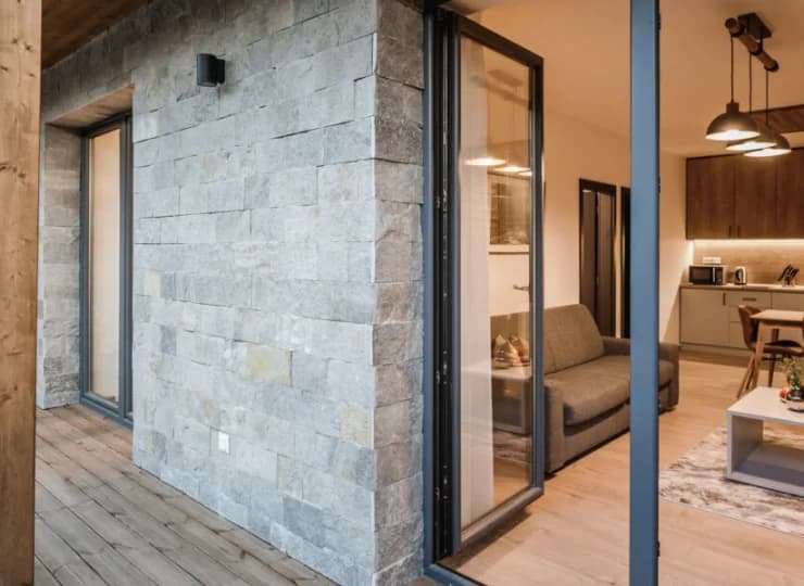 Wszystkie pokoje i apartamenty mają balkony