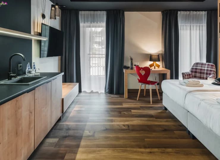Pokój standard plus mieści się w nowo wybudowanym obiekcie Residence
