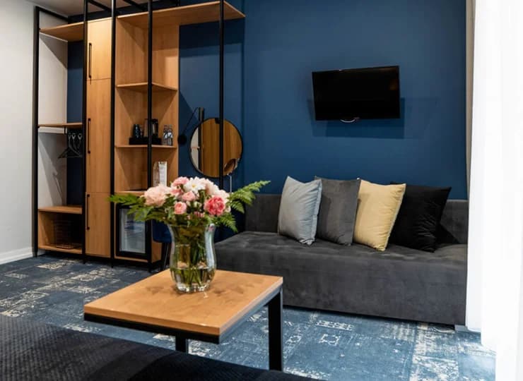 Wygodna sofa w przypadku pobytu z dziećmi idealnie spełnia rolę dostawki