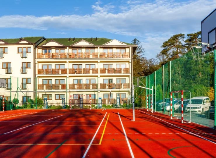 Na terenie Ośrodka zlokalizowano kompleks boisk sportowych