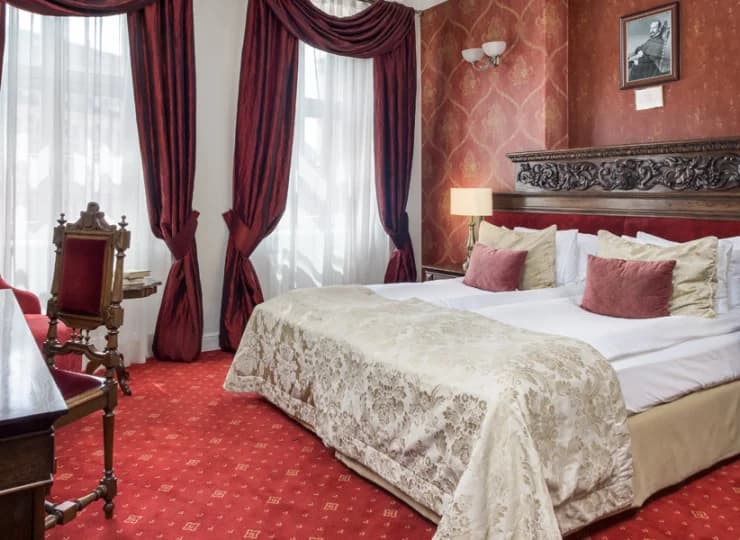 Pokoje typu deluxe oferują widok na poznańską kolegiatę