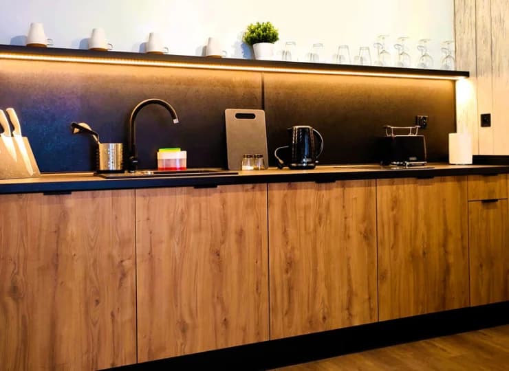 Aneks kuchenny w apartamencie jest dobrze wyposażony