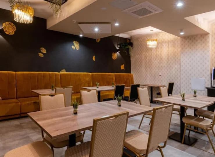 W pensjonacie mieści się kameralna restauracja