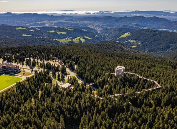 Hotel Rogla jest położony w Górach Pohorje należących do Alp