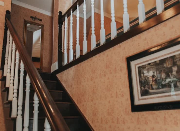 Apartament junior jest dwupoziomowy