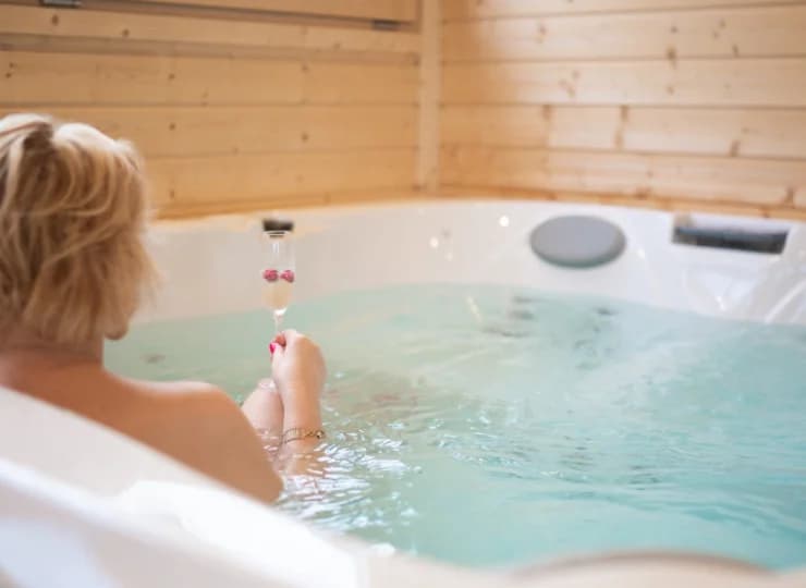 Strefa wellness oferuje odprężającą kąpiel w jacuzzi