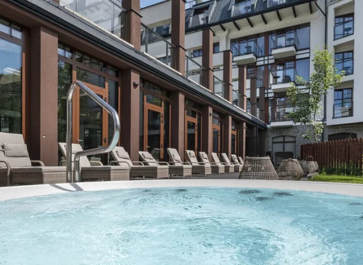 Oraz zewnętrzne jacuzzi i taras słoneczny