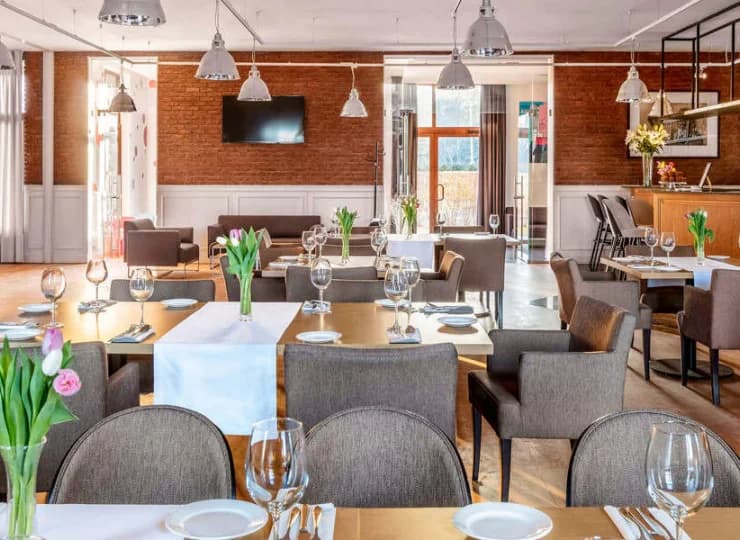 W eleganckich wnętrzach restauracji posiłki smakują jeszcze lepiej