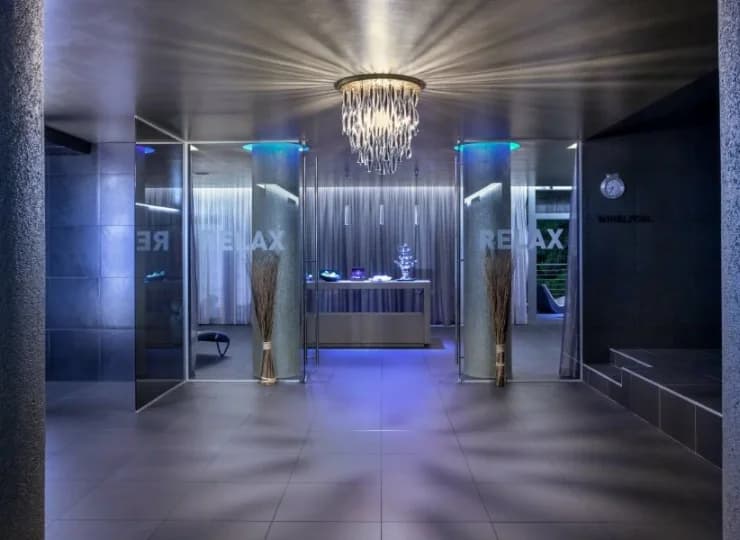 W strefie wellness jest jacuzzi, sauna fińska, łaźnia parowa i biosauna