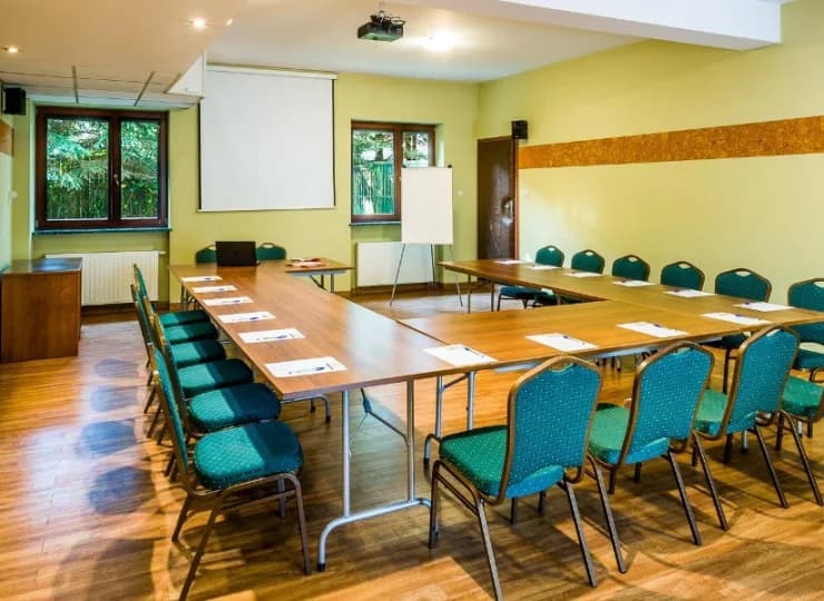 Hotel dysponuje doskonale wyposażonymi salami konferencyjnymi