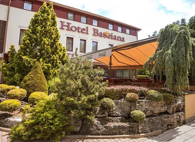 Hotel Bassiana jest położony w uzdrowisku termalnym Sarvar